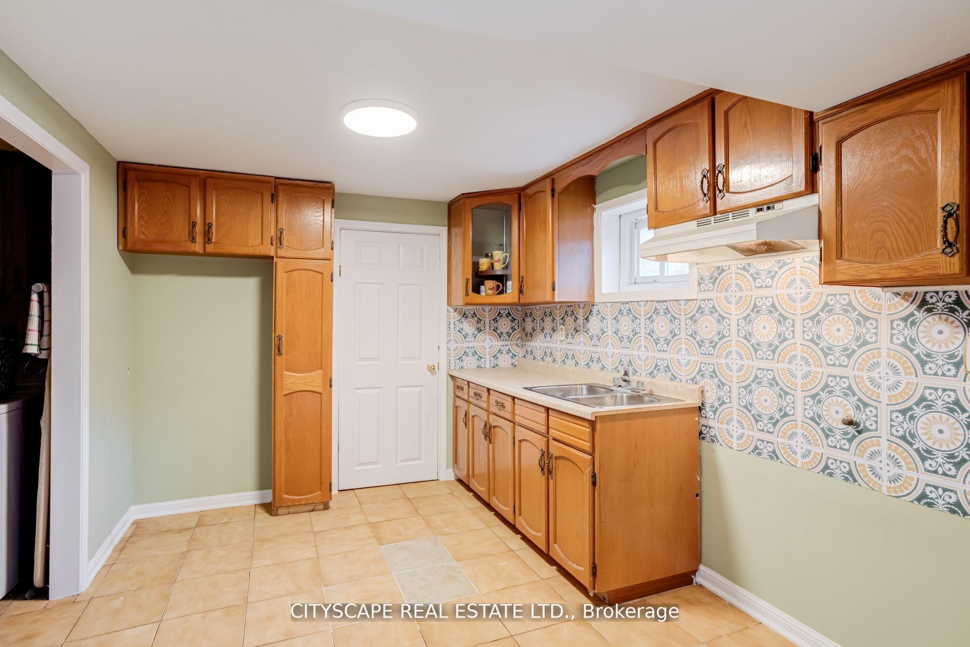 Photo 20 of 22 Jade Crescent, Brampton, Northgate — HOMEH