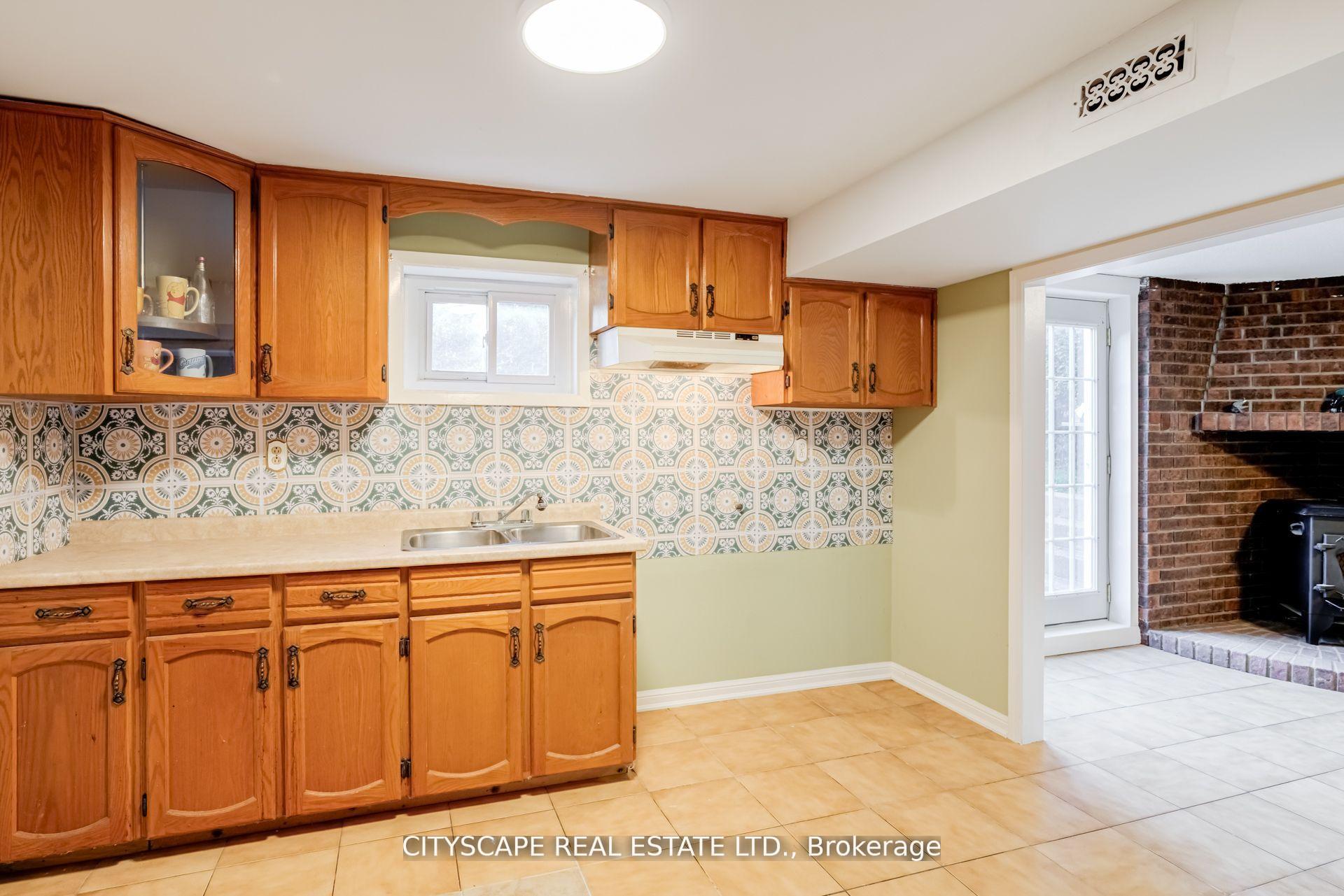 Photo 21 of 22 Jade Crescent, Brampton, Northgate — HOMEH