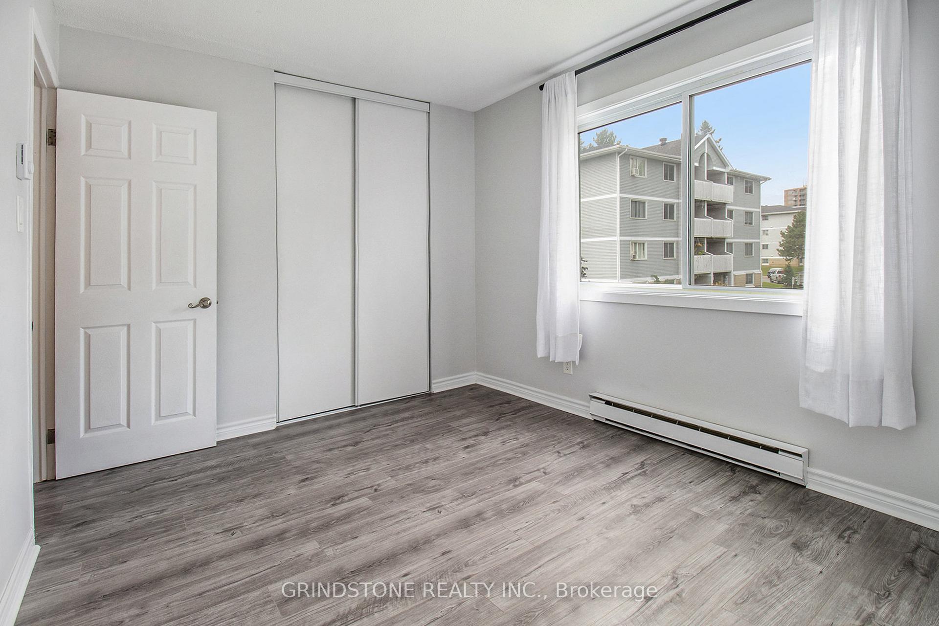 Photo 15 of Unit 216, 216 Viewmount Drive, Ottawa, Borden Farm/Stewart Farm/Carleton Heights/Parkwood Hills — HOMEH
