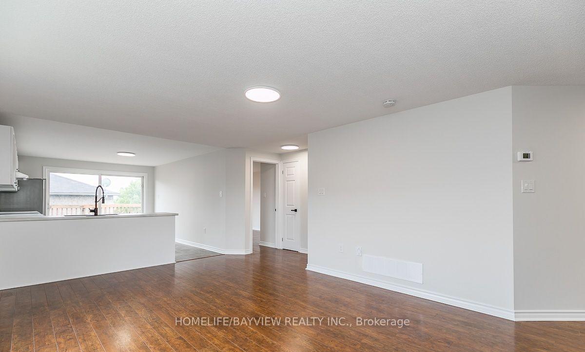 Photo 2 of 37 Ambler(Main Floor) Byway, Barrie, Georgian Drive — HOMEH