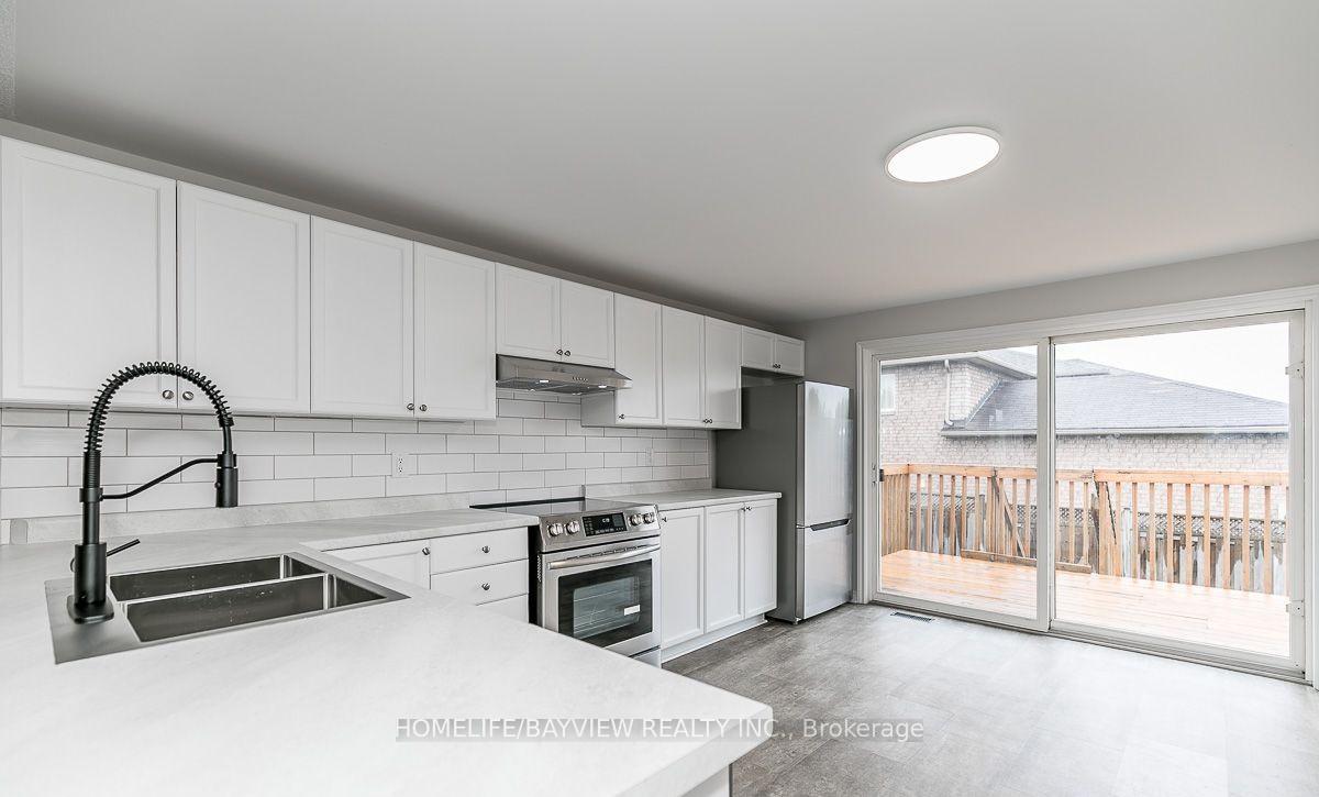 Photo 3 of 37 Ambler(Main Floor) Byway, Barrie, Georgian Drive — HOMEH
