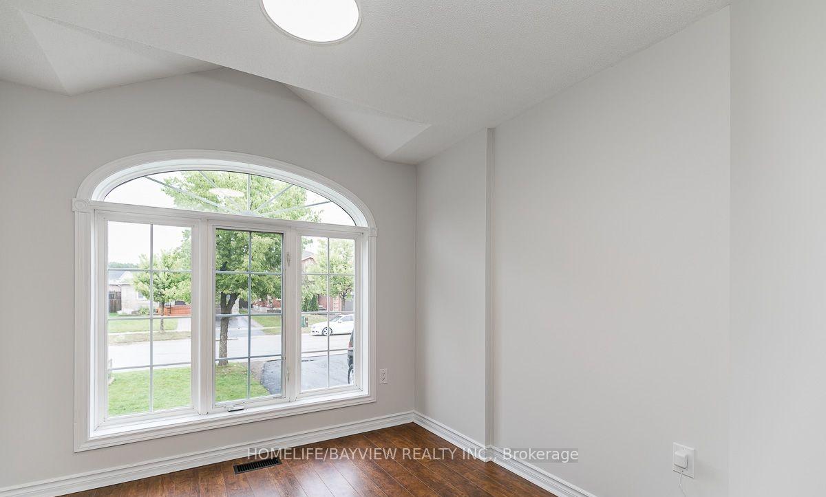 Photo 6 of 37 Ambler(Main Floor) Byway, Barrie, Georgian Drive — HOMEH