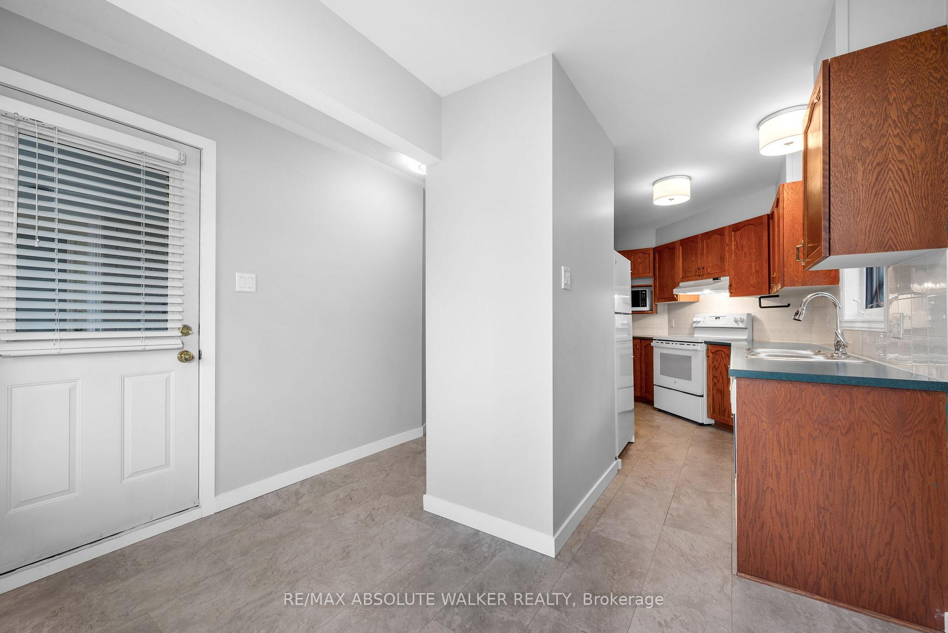 Photo 2 of 1673 Locksley Lane, Ottawa, Beaconwood — HOMEH
