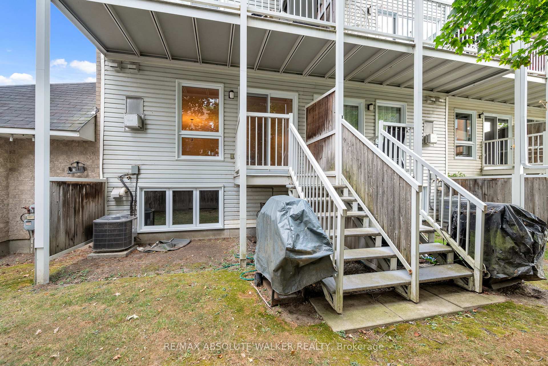 Photo 12 of 1673 Locksley Lane, Ottawa, Beaconwood — HOMEH