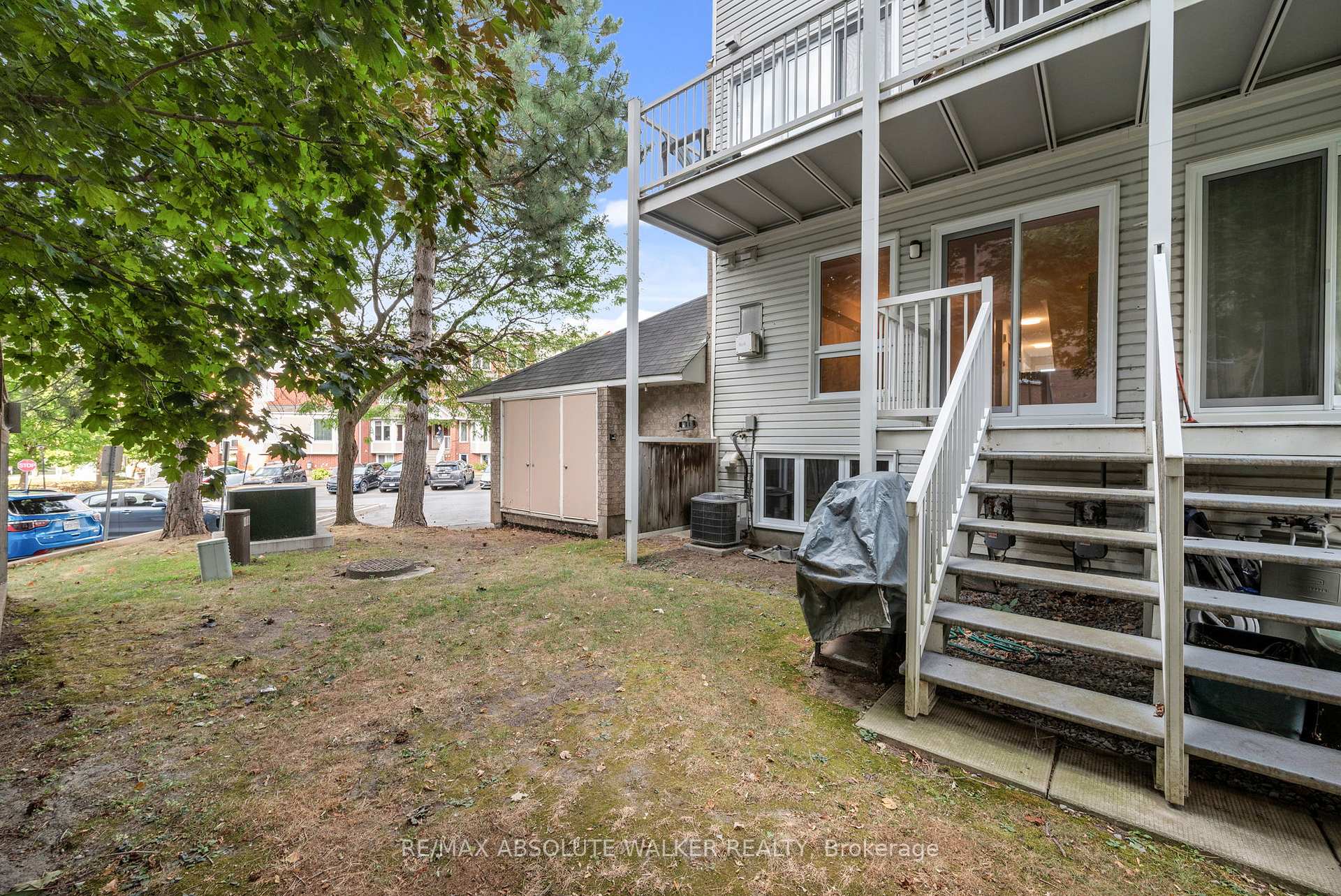 Photo 23 of 1673 Locksley Lane, Ottawa, Beaconwood — HOMEH