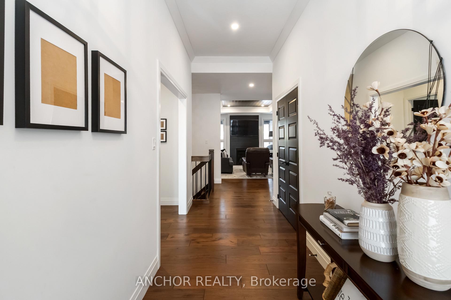 Photo 3 of 17 Kemp Crescent, Strathroy-Caradoc, NE — HOMEH