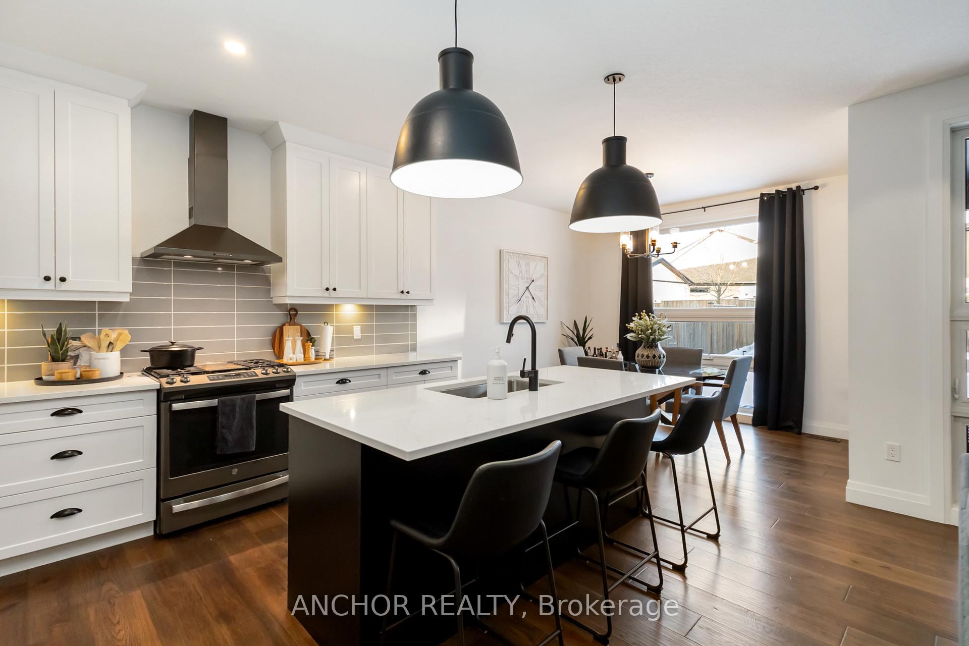 Photo 4 of 17 Kemp Crescent, Strathroy-Caradoc, NE — HOMEH