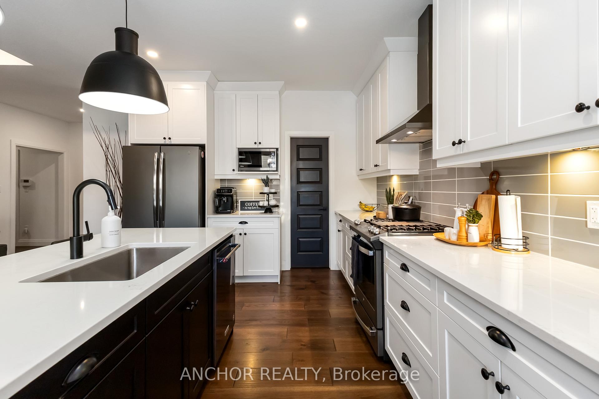 Photo 5 of 17 Kemp Crescent, Strathroy-Caradoc, NE — HOMEH