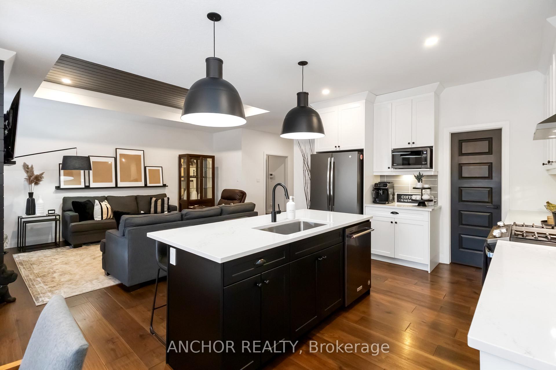 Photo 36 of 17 Kemp Crescent, Strathroy-Caradoc, NE — HOMEH