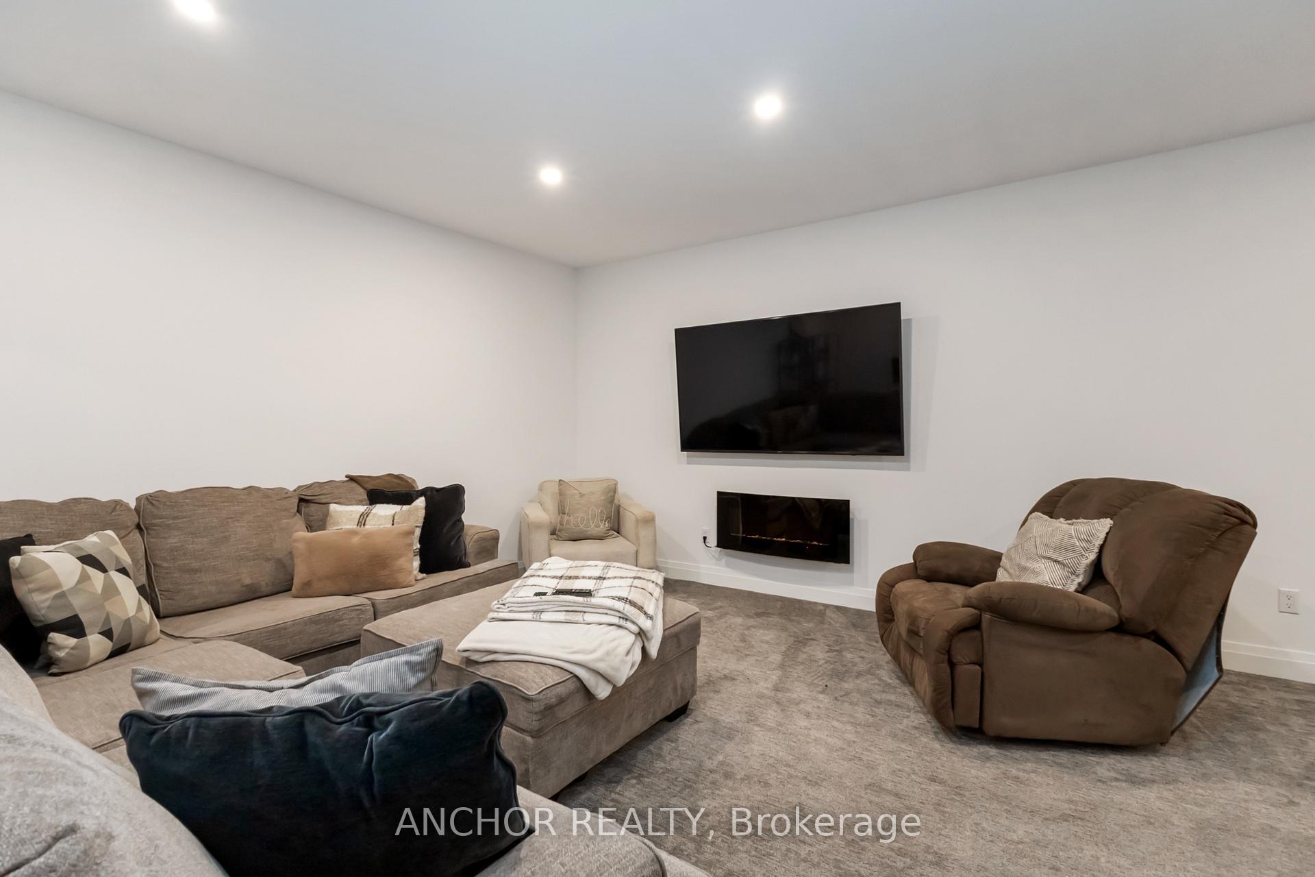 Photo 23 of 17 Kemp Crescent, Strathroy-Caradoc, NE — HOMEH