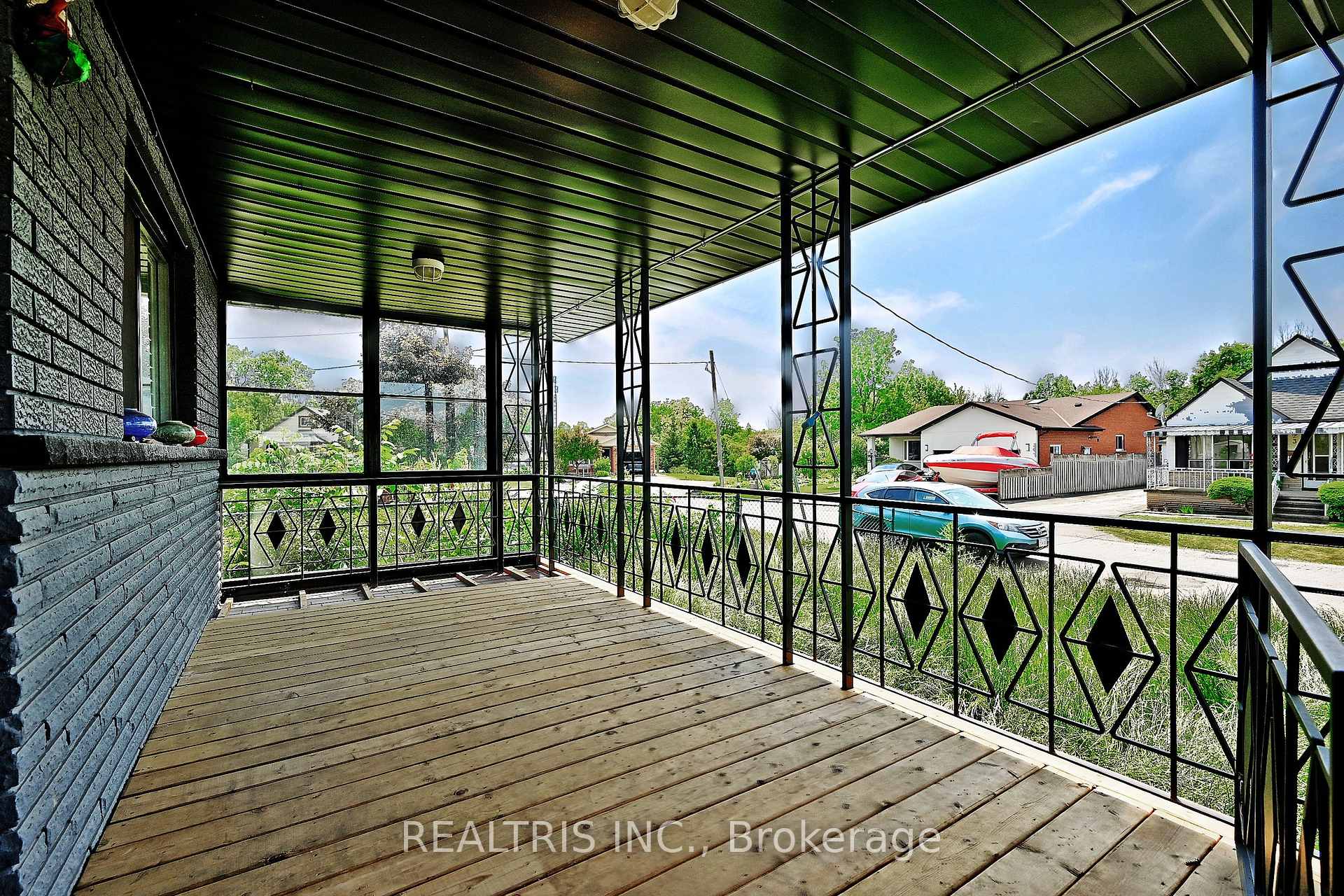 Photo 2 of 6 Lucerne Place, St. Catharines, Oakdale — HOMEH