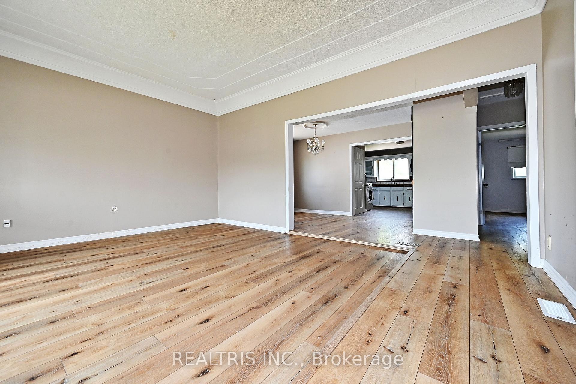 Photo 4 of 6 Lucerne Place, St. Catharines, Oakdale — HOMEH