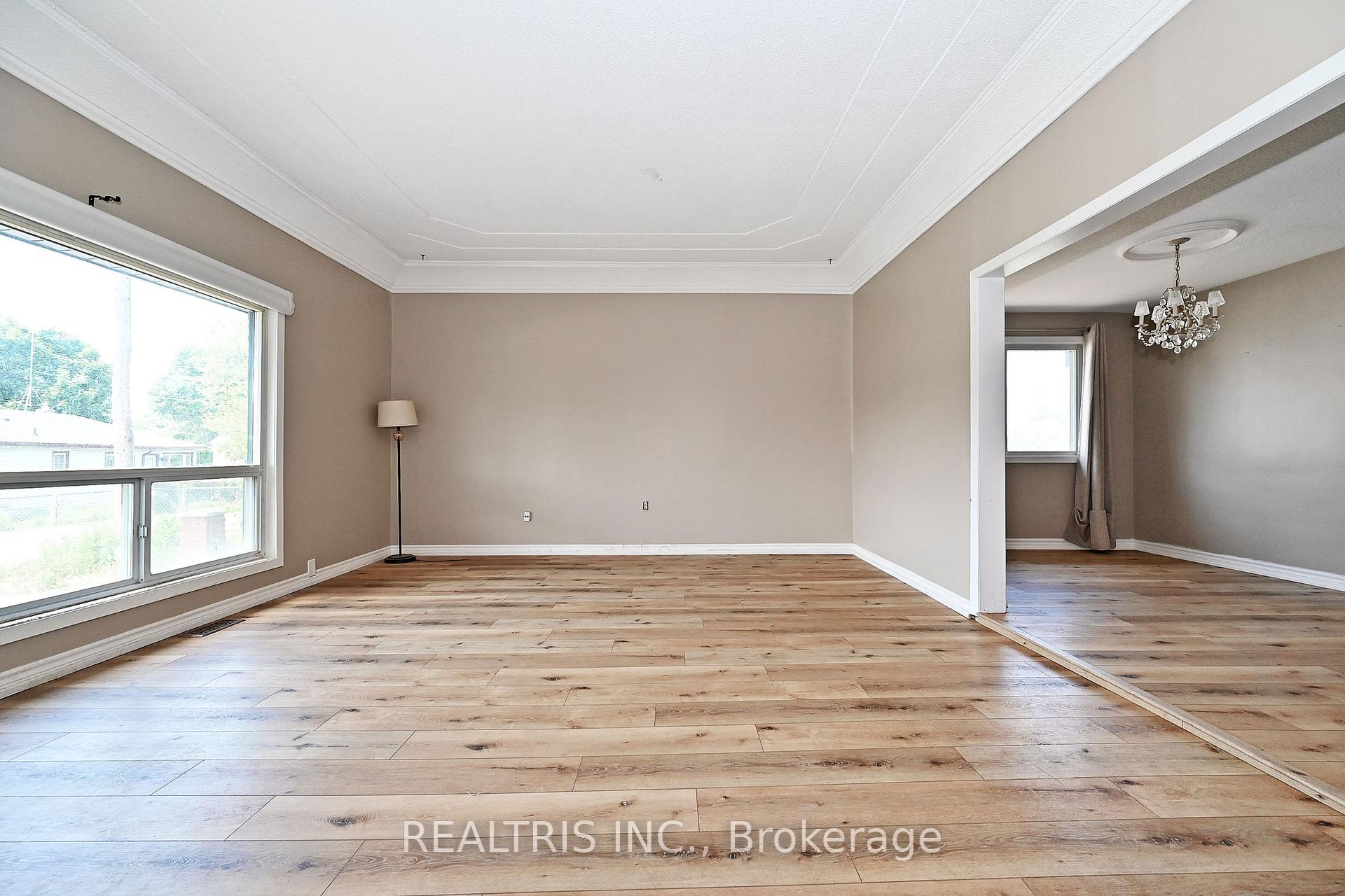 Photo 3 of 6 Lucerne Place, St. Catharines, Oakdale — HOMEH