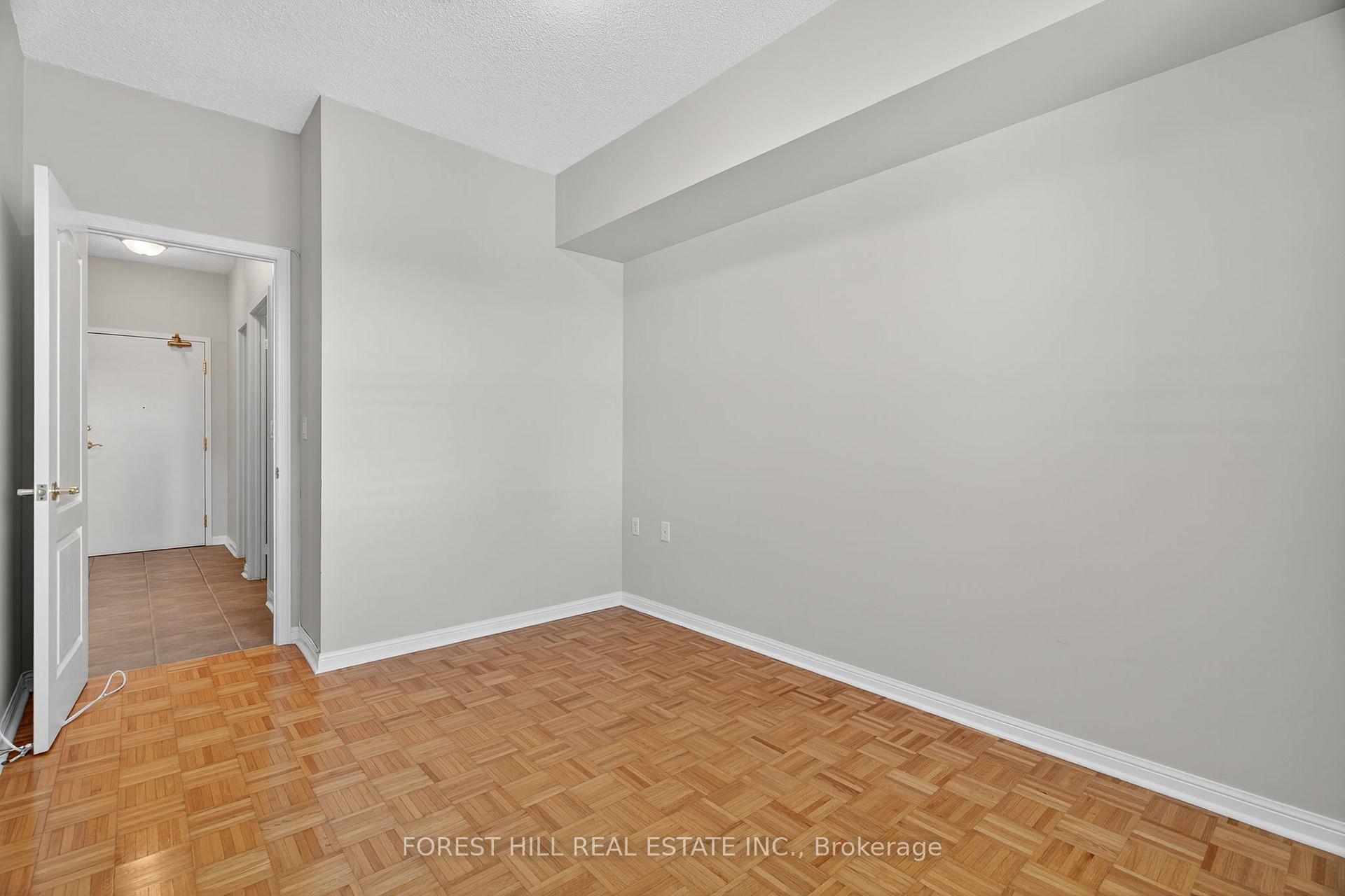 Photo 10 of Unit 115, 2500 Rutherford Road, Vaughan, Maple — HOMEH
