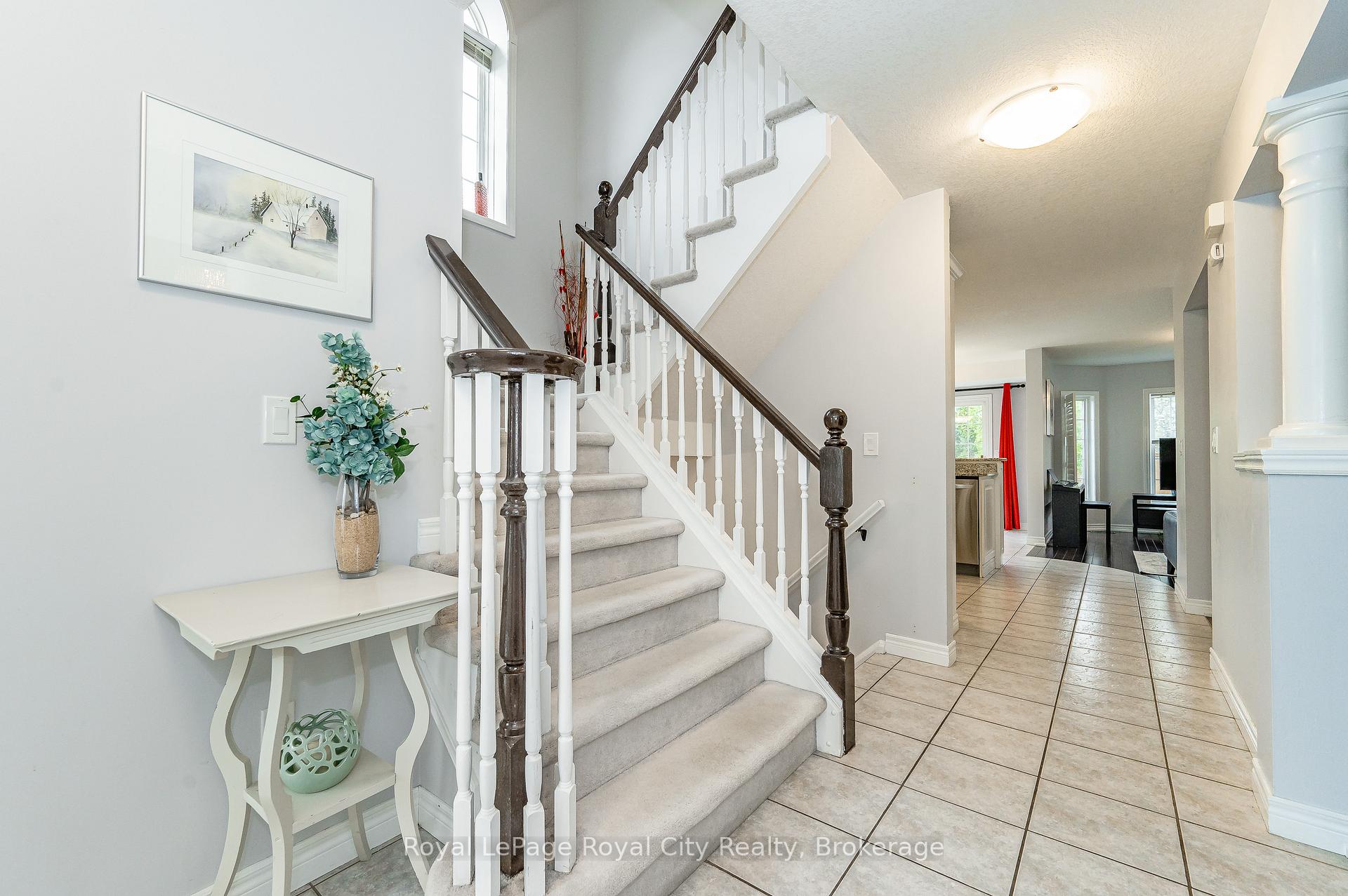 Photo 3 of 274 Farley Drive, Guelph, Pineridge/Westminster Woods — HOMEH