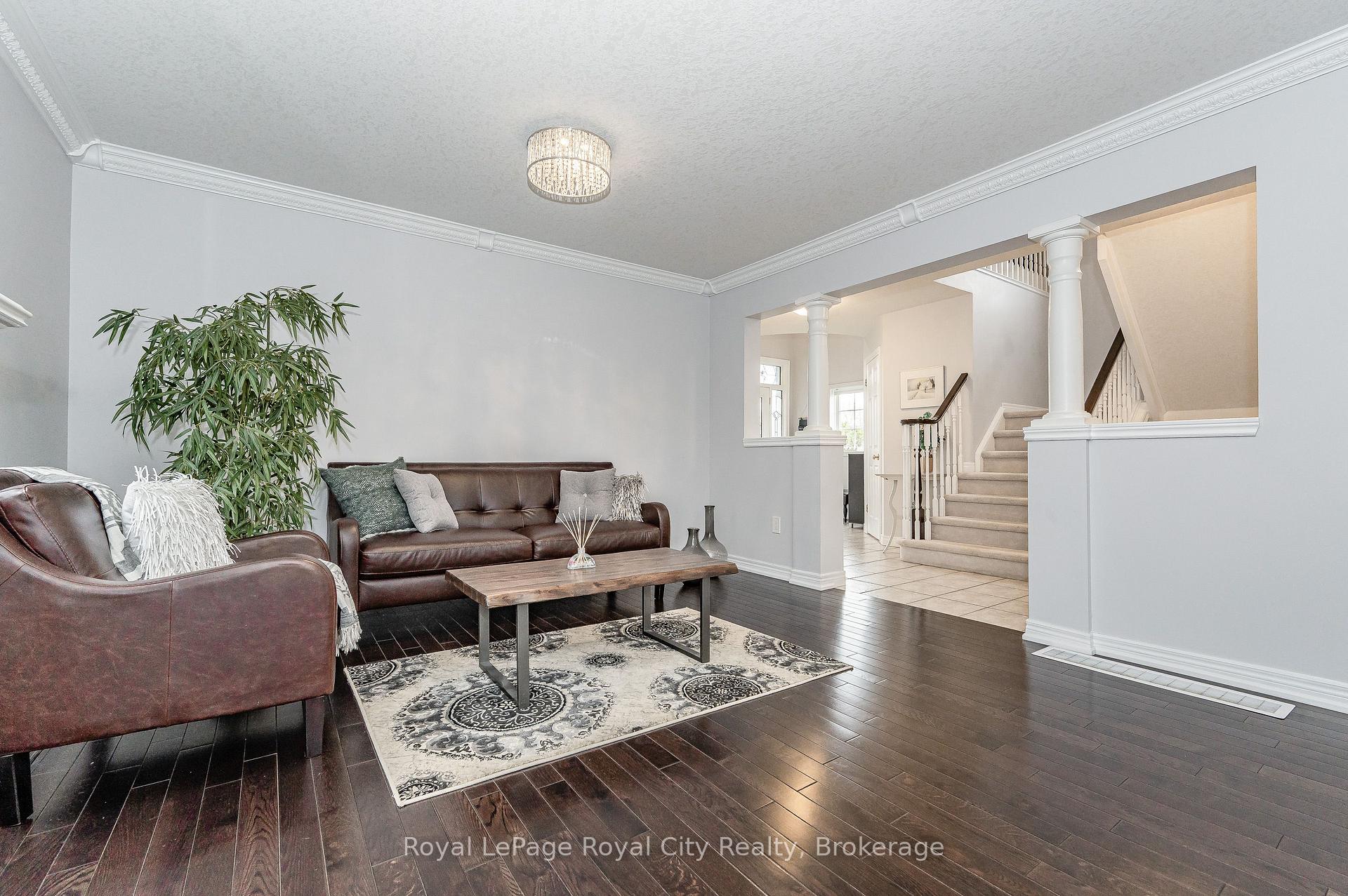 Photo 4 of 274 Farley Drive, Guelph, Pineridge/Westminster Woods — HOMEH