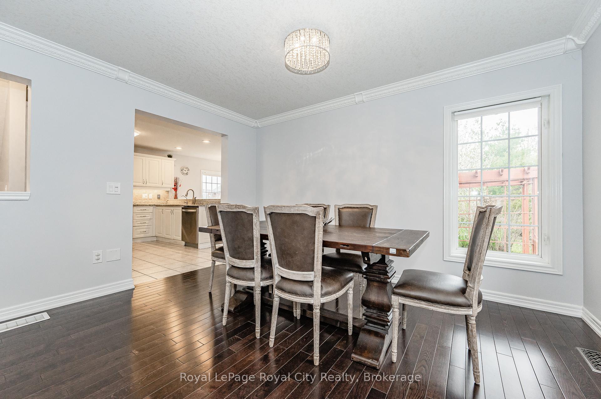 Photo 5 of 274 Farley Drive, Guelph, Pineridge/Westminster Woods — HOMEH