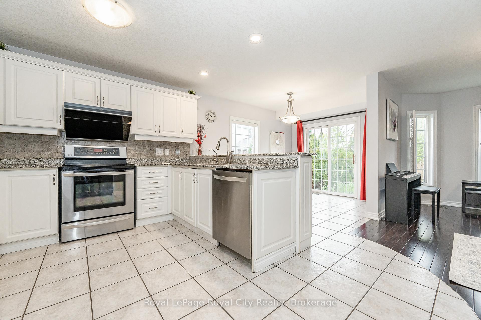 Photo 9 of 274 Farley Drive, Guelph, Pineridge/Westminster Woods — HOMEH
