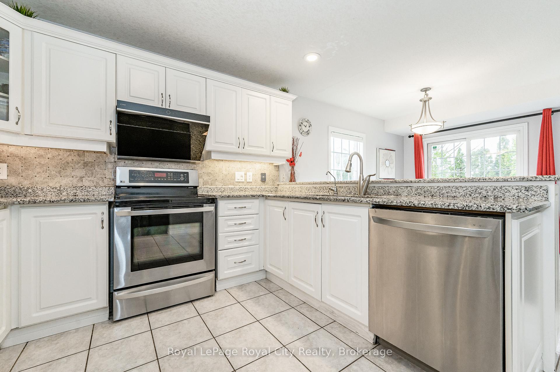 Photo 7 of 274 Farley Drive, Guelph, Pineridge/Westminster Woods — HOMEH