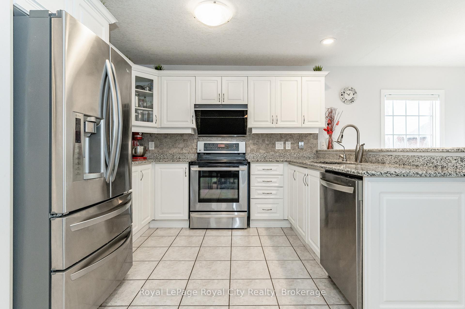 Photo 42 of 274 Farley Drive, Guelph, Pineridge/Westminster Woods — HOMEH
