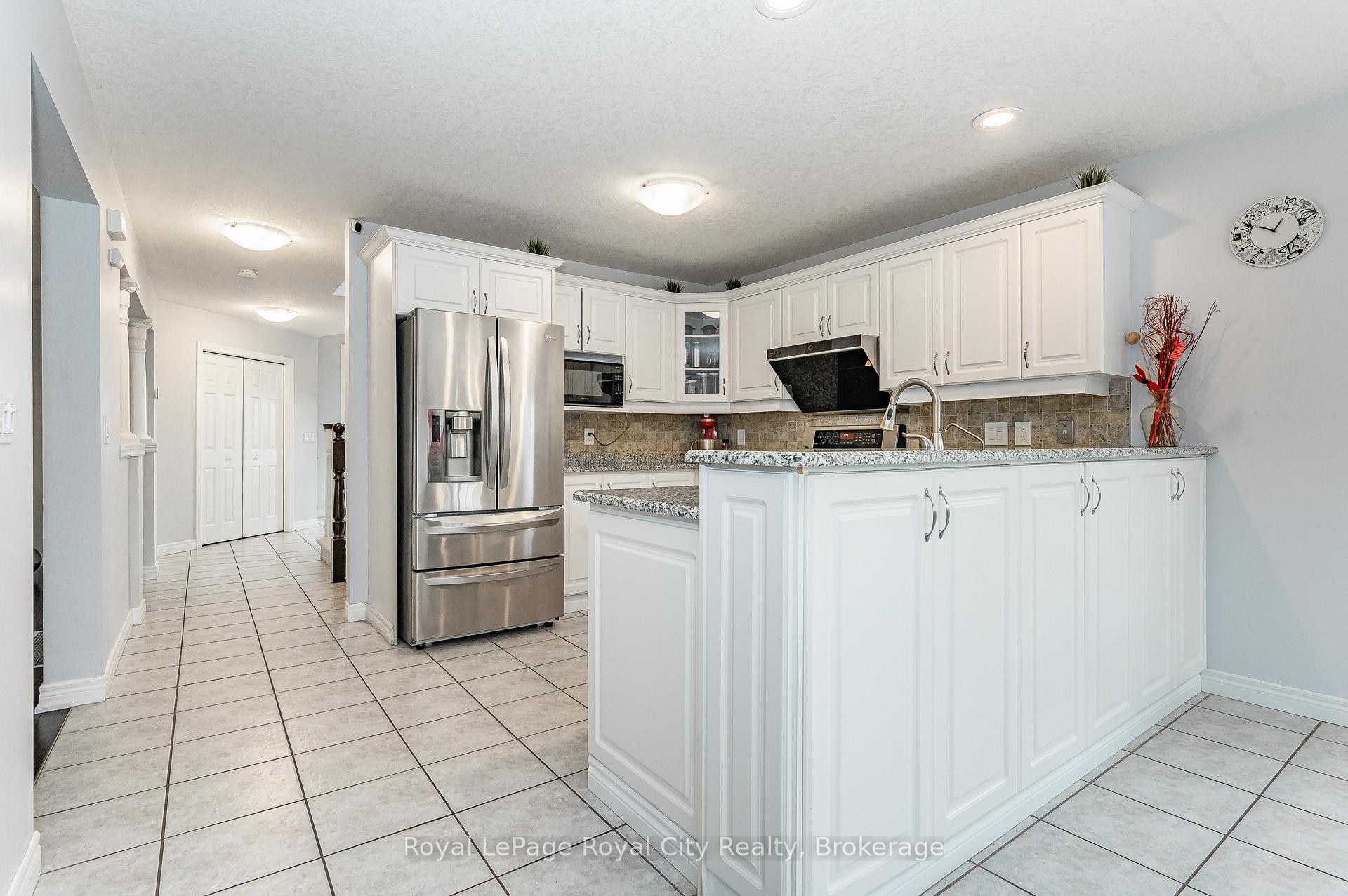 Photo 11 of 274 Farley Drive, Guelph, Pineridge/Westminster Woods — HOMEH