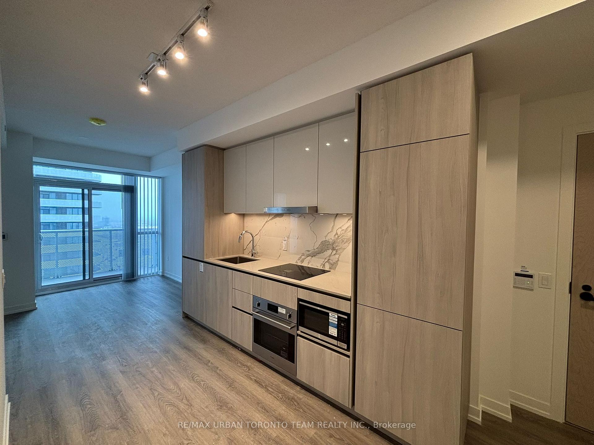 Photo 11 of Unit 2001, 8 Interchange Way, Vaughan, Vaughan Corporate Centre — HOMEH