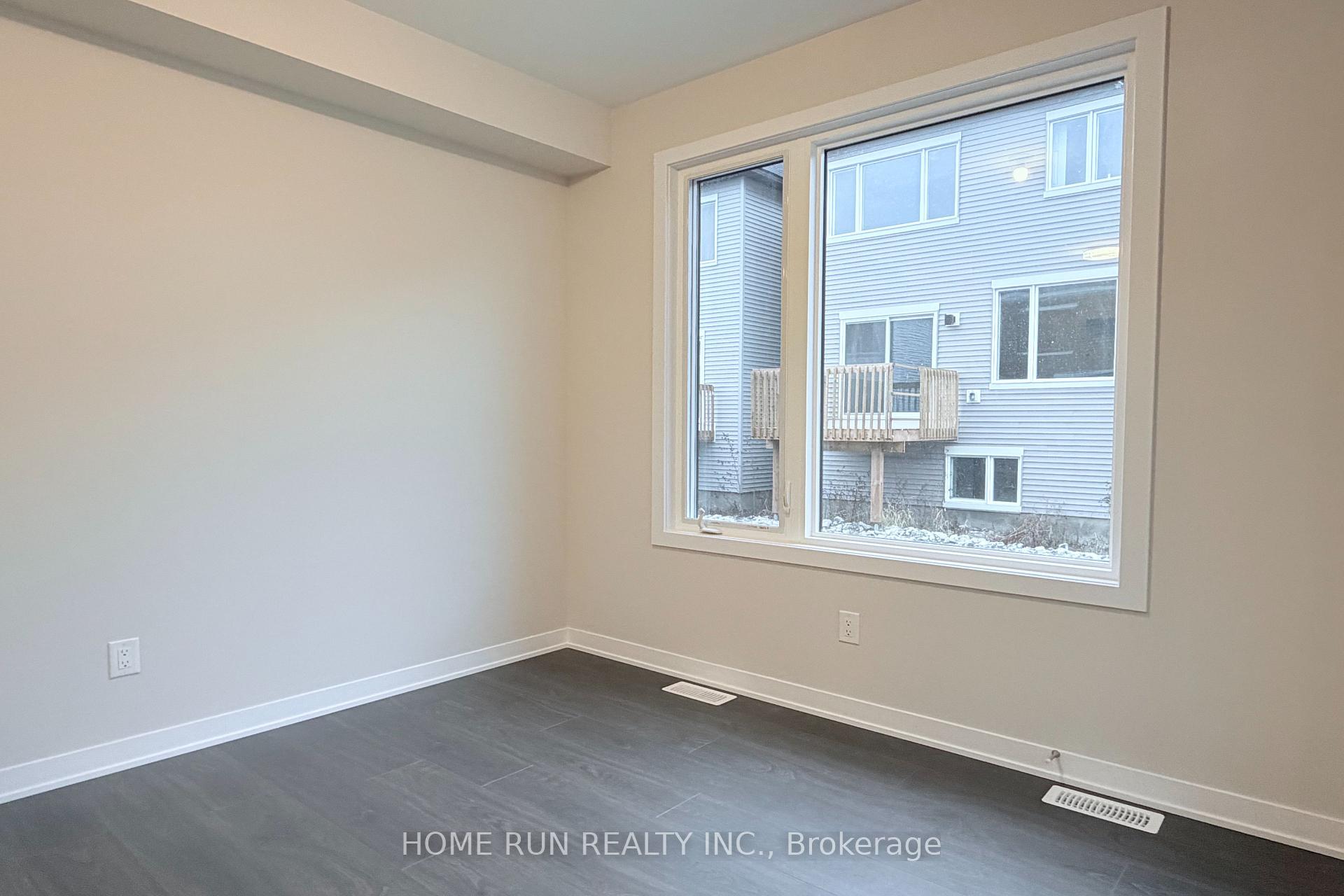Photo 11 of 381 Les Emmerson Drive, Ottawa, Barrhaven - Heritage Park — HOMEH