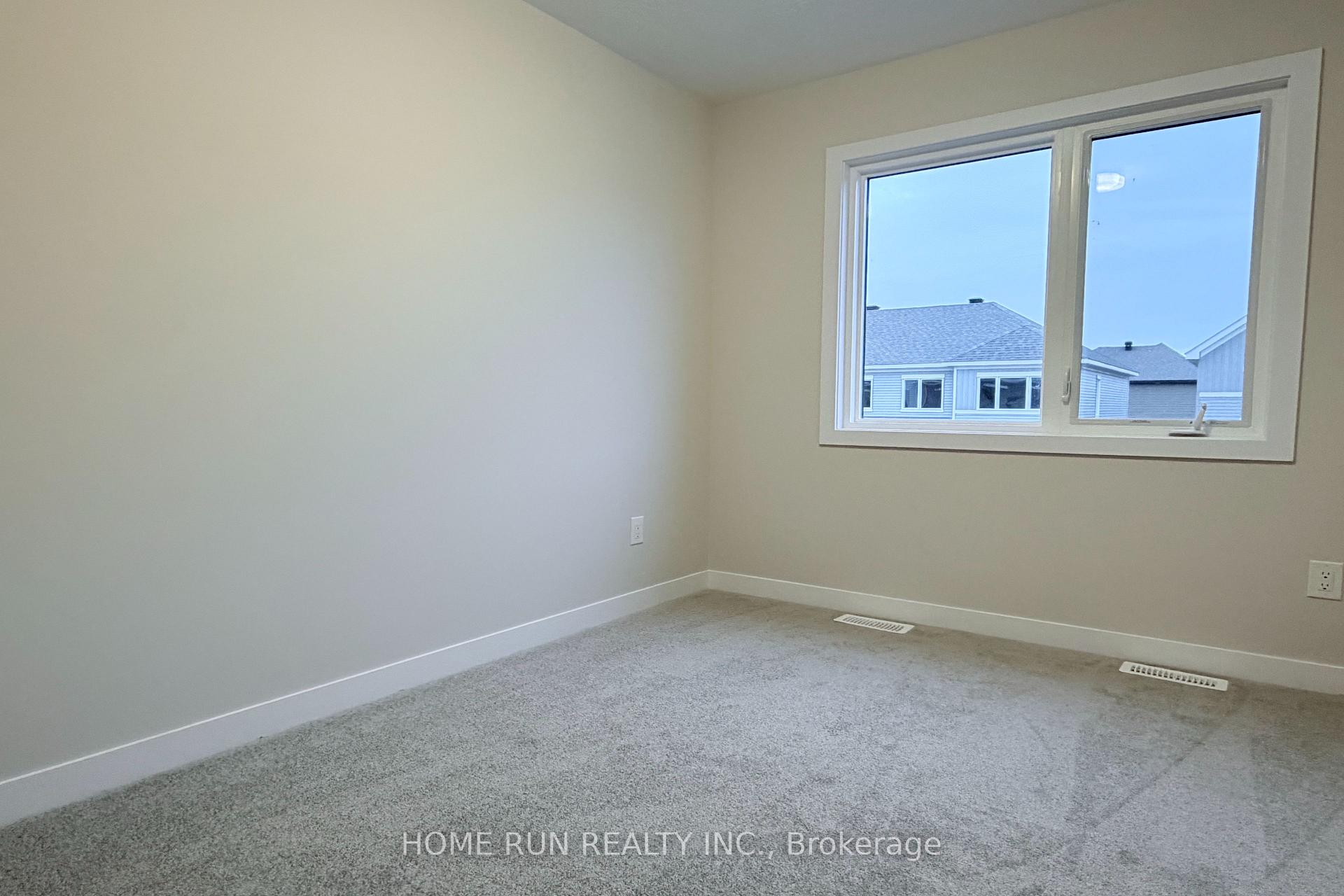 Photo 15 of 381 Les Emmerson Drive, Ottawa, Barrhaven - Heritage Park — HOMEH