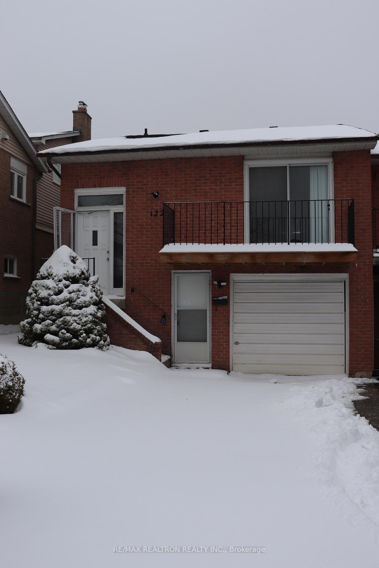 Front of 122 Copperwood Square