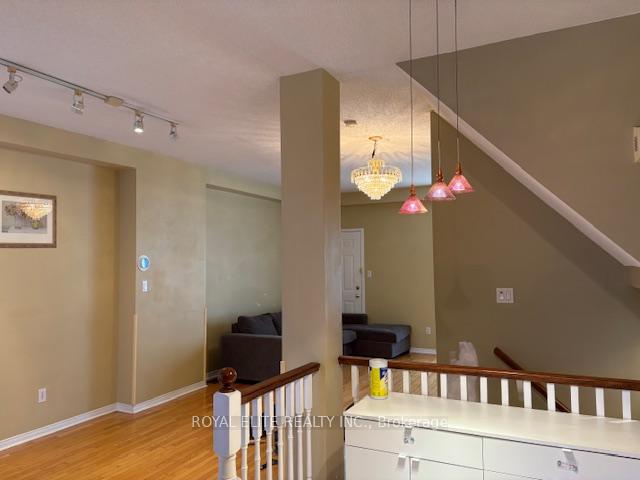Photo 2 of 5 Maple Park Way, Markham, Milliken Mills West — HOMEH