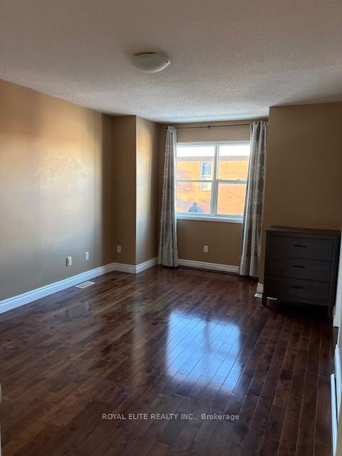 Photo 5 of 5 Maple Park Way, Markham, Milliken Mills West — HOMEH