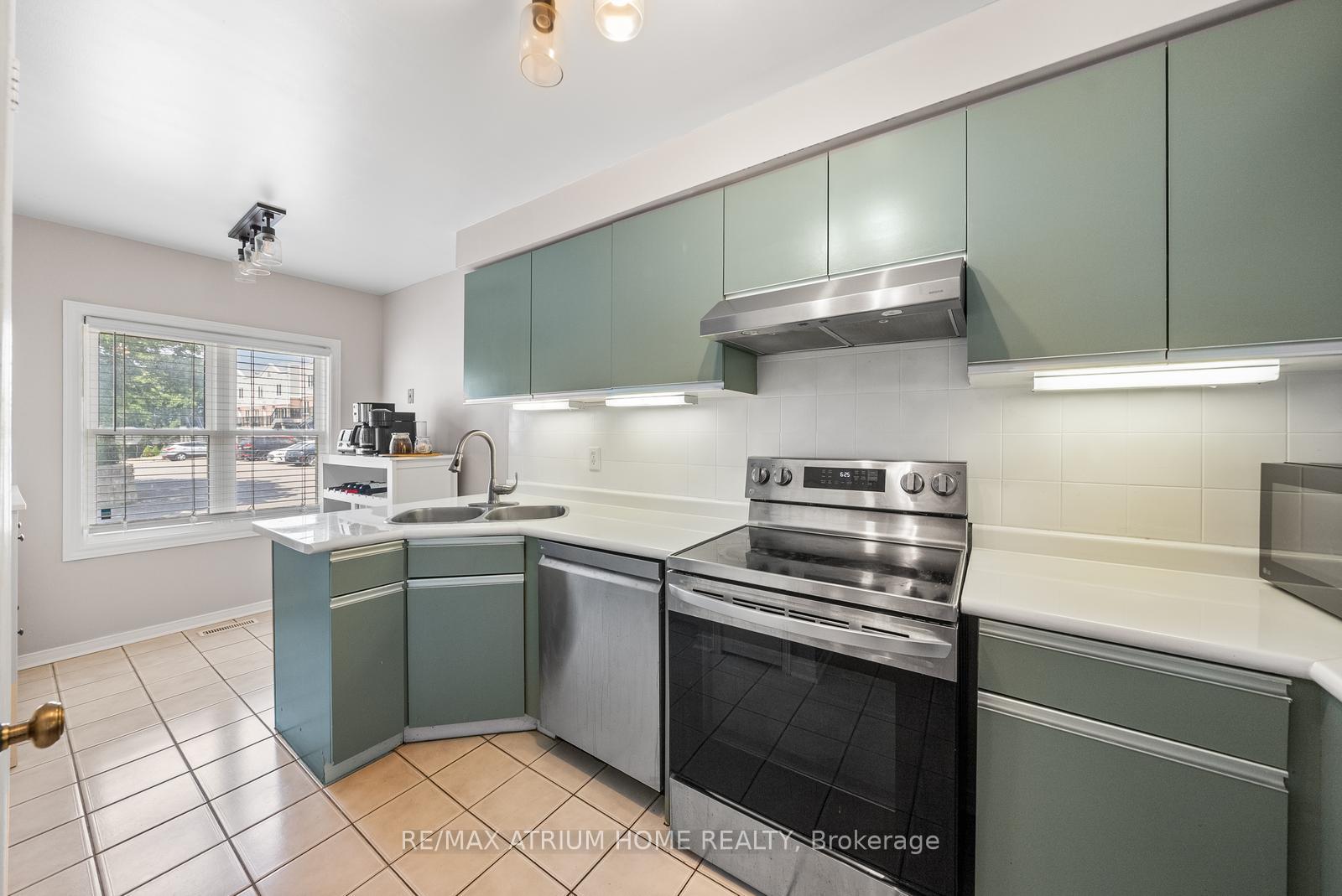 Photo 19 of Unit 34, 115 Main Street S, Newmarket, Central Newmarket — HOMEH