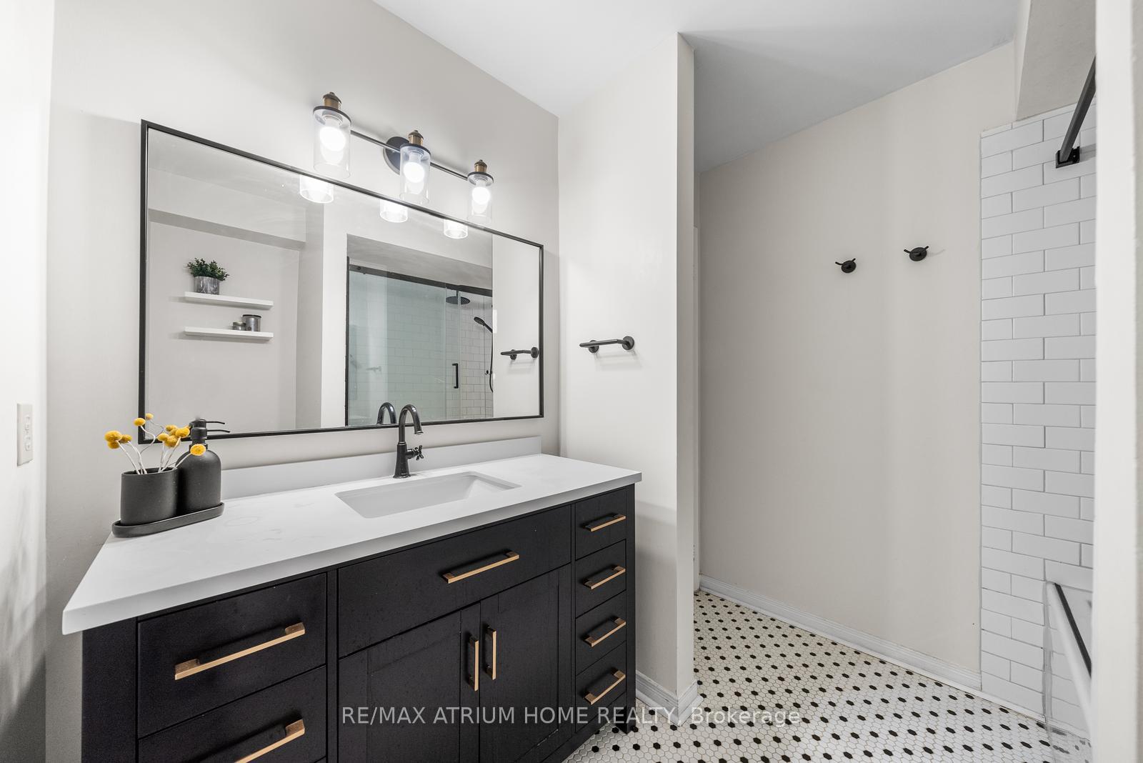 Photo 3 of Unit 34, 115 Main Street S, Newmarket, Central Newmarket — HOMEH