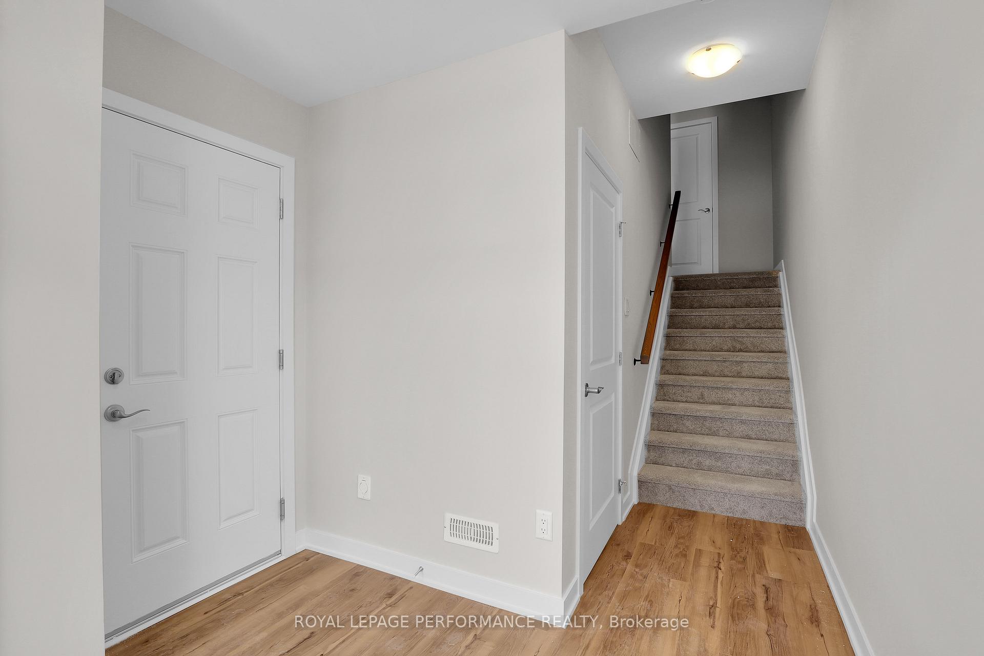 Photo 4 of 643 Corporal Private, Ottawa, Blossom Park/Kemp Park/Findlay Creek — HOMEH