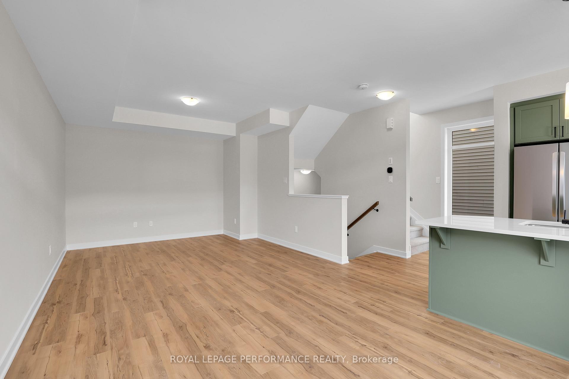 Photo 5 of 643 Corporal Private, Ottawa, Blossom Park/Kemp Park/Findlay Creek — HOMEH