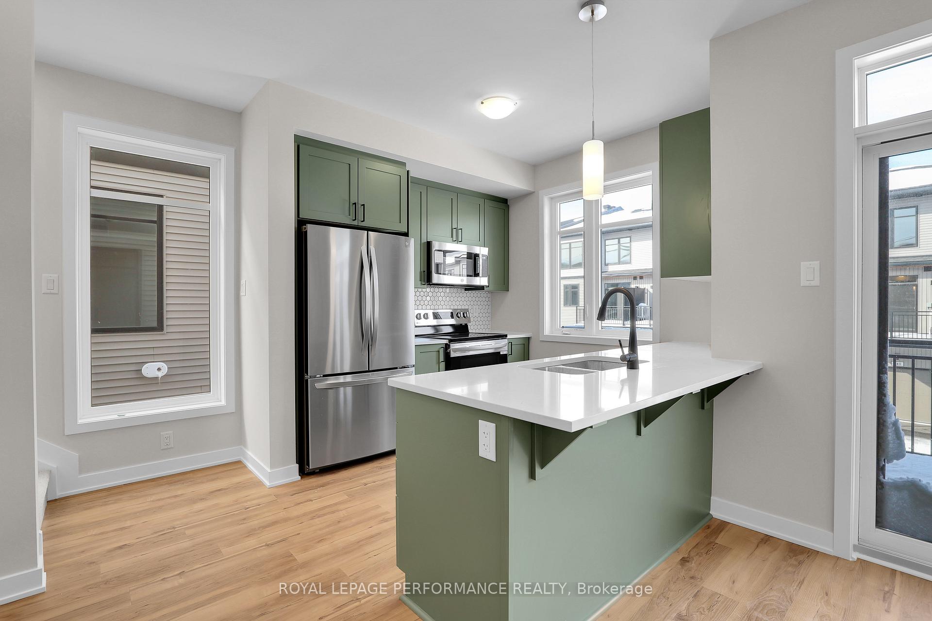 Photo 6 of 643 Corporal Private, Ottawa, Blossom Park/Kemp Park/Findlay Creek — HOMEH