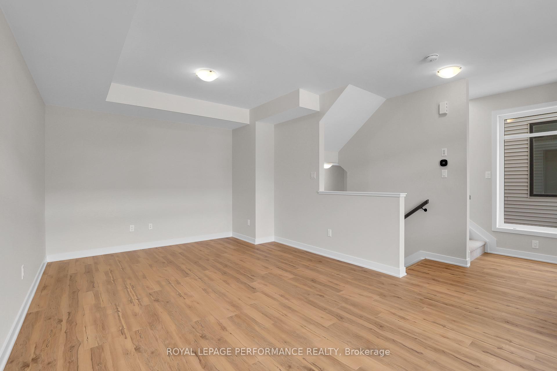 Photo 10 of 643 Corporal Private, Ottawa, Blossom Park/Kemp Park/Findlay Creek — HOMEH