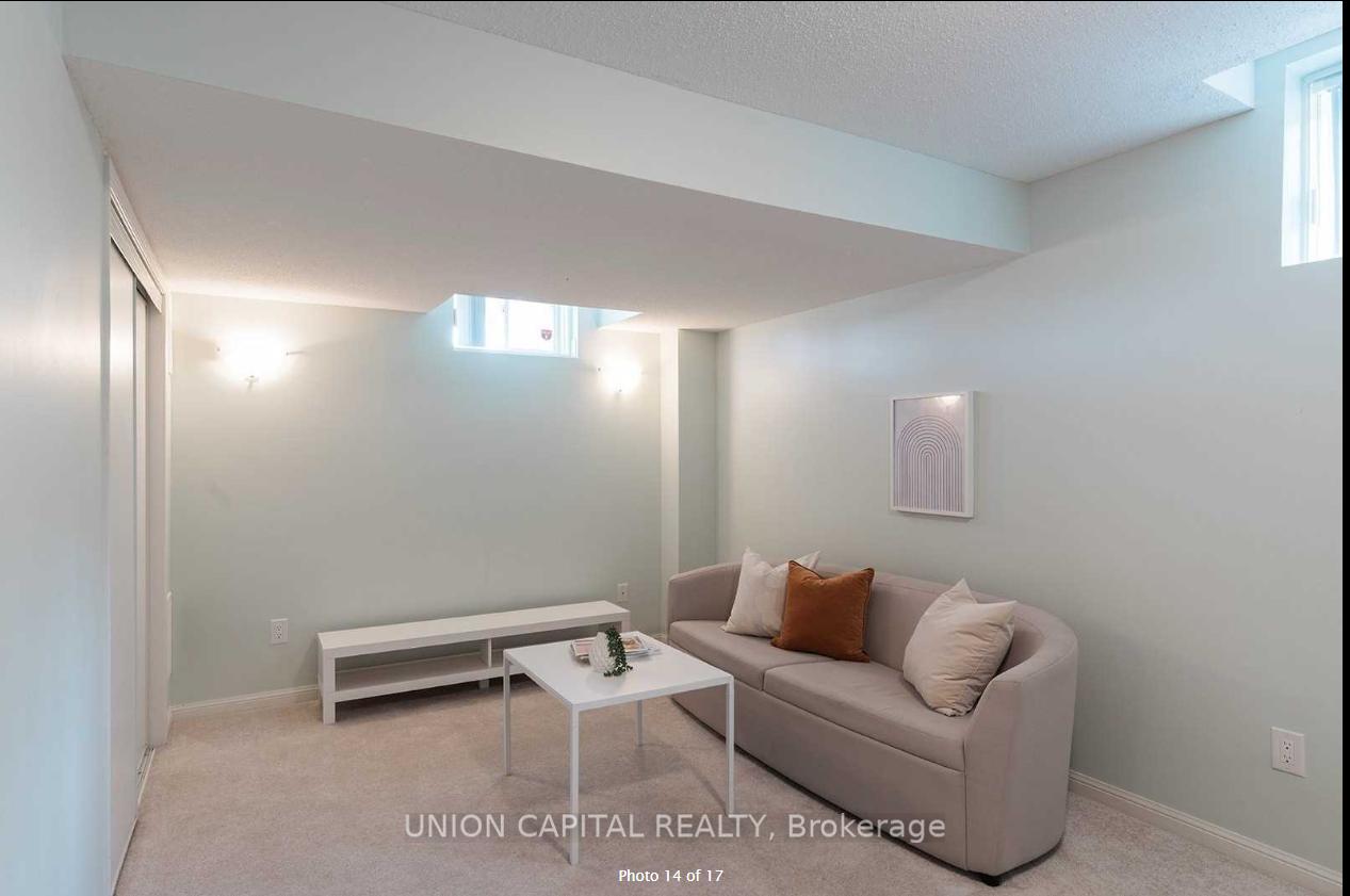 Photo 10 of 21 Winn Place, Aurora, Bayview Northeast — HOMEH