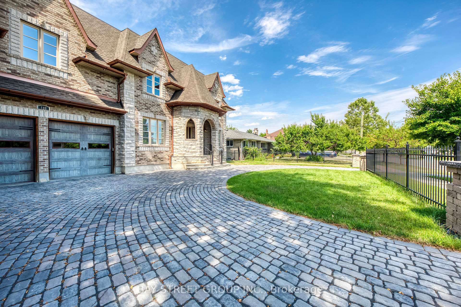 Photo 47 of 132 Crestwood Road, Vaughan, Crestwood-Springfarm-Yorkhill — HOMEH