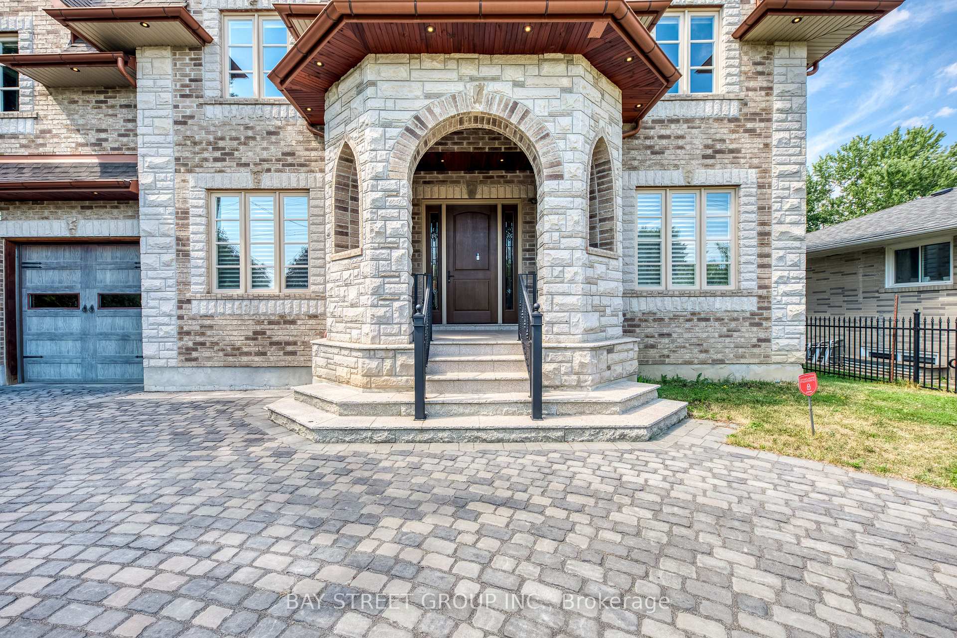 Photo 18 of 132 Crestwood Road, Vaughan, Crestwood-Springfarm-Yorkhill — HOMEH