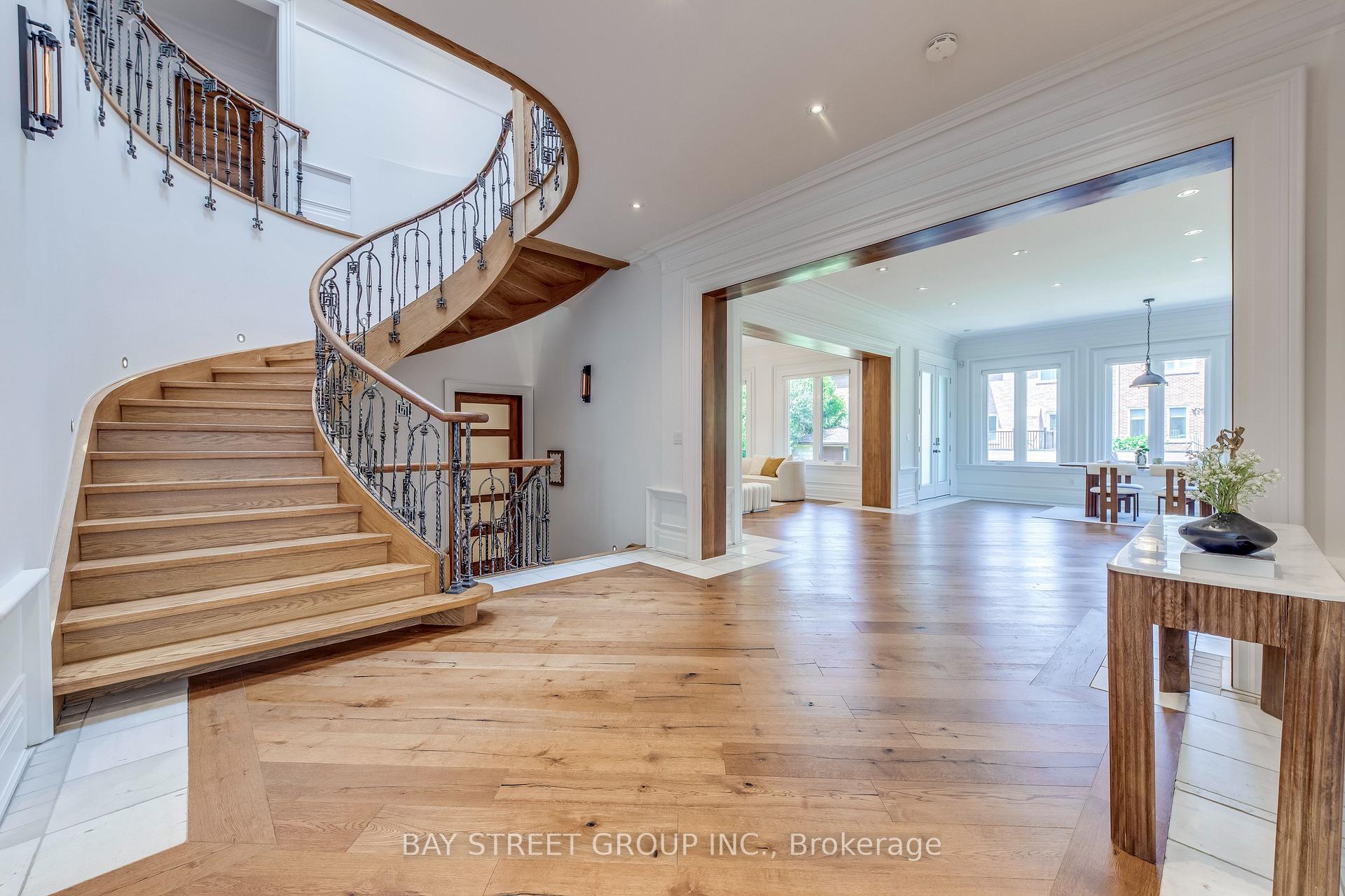 Photo 35 of 132 Crestwood Road, Vaughan, Crestwood-Springfarm-Yorkhill — HOMEH