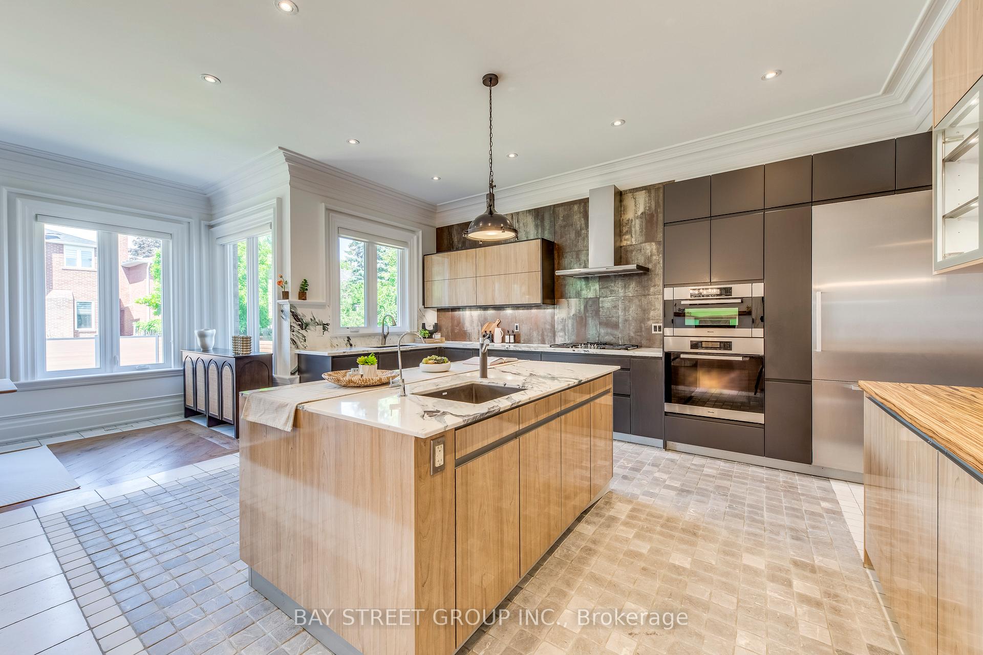Photo 8 of 132 Crestwood Road, Vaughan, Crestwood-Springfarm-Yorkhill — HOMEH
