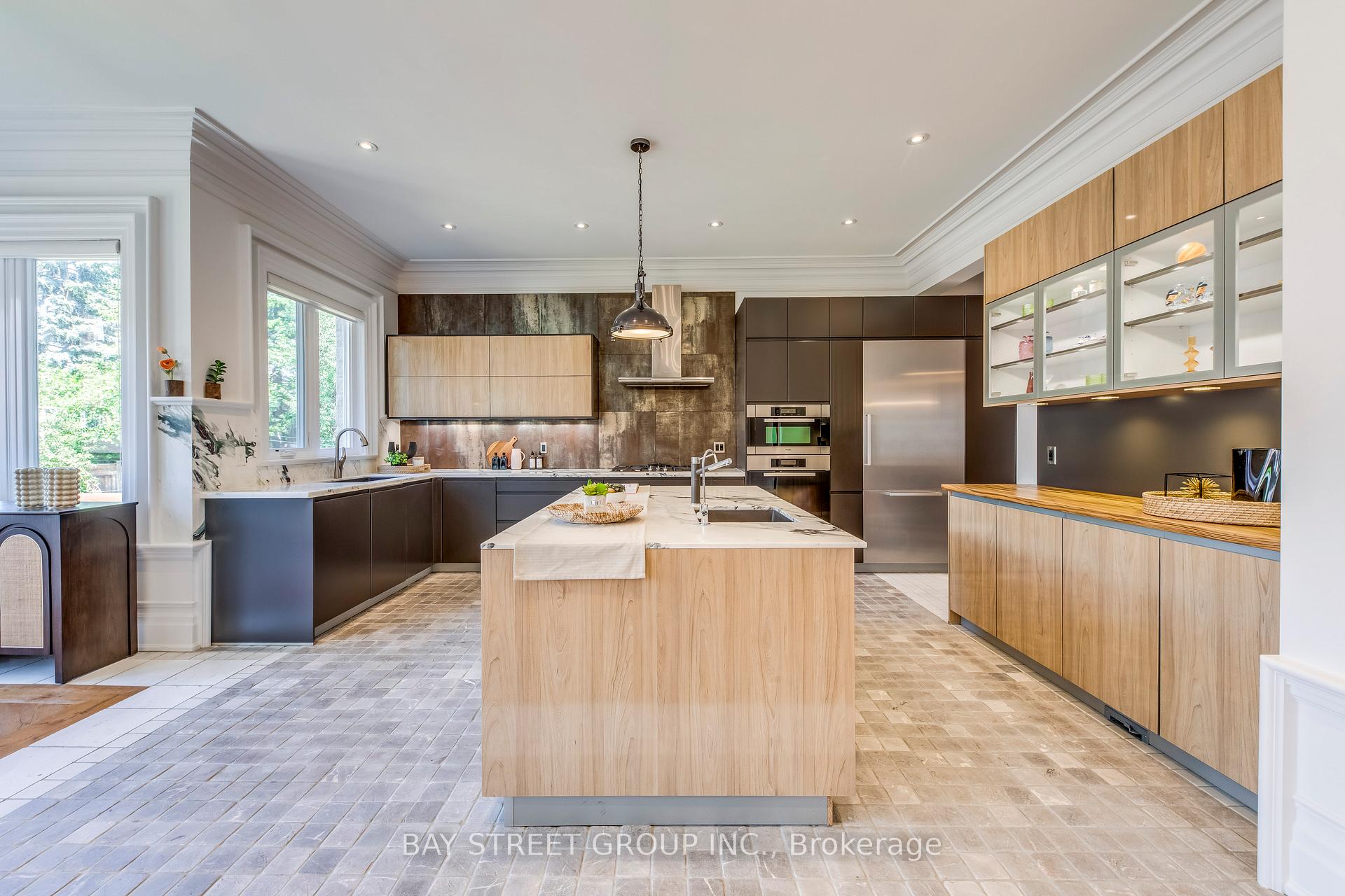 Photo 10 of 132 Crestwood Road, Vaughan, Crestwood-Springfarm-Yorkhill — HOMEH