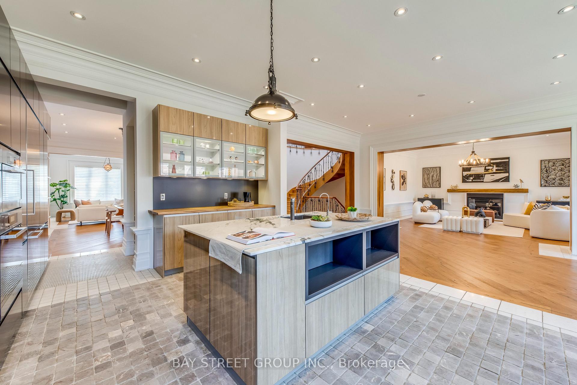 Photo 33 of 132 Crestwood Road, Vaughan, Crestwood-Springfarm-Yorkhill — HOMEH
