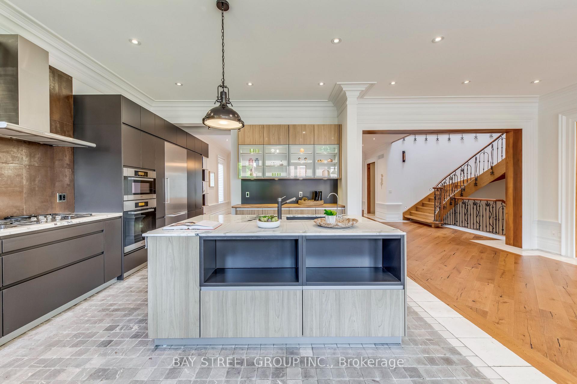 Photo 11 of 132 Crestwood Road, Vaughan, Crestwood-Springfarm-Yorkhill — HOMEH