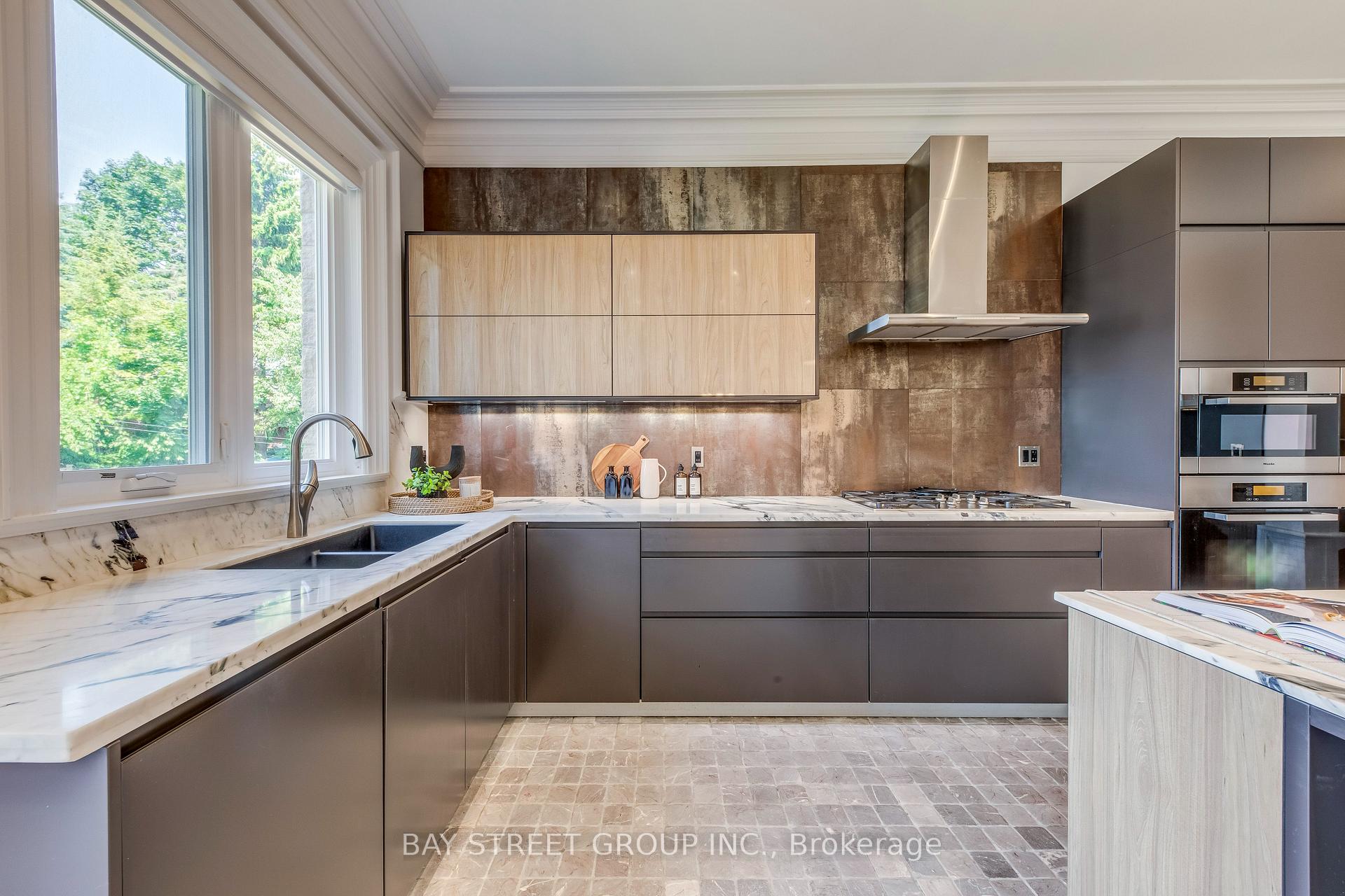 Photo 9 of 132 Crestwood Road, Vaughan, Crestwood-Springfarm-Yorkhill — HOMEH
