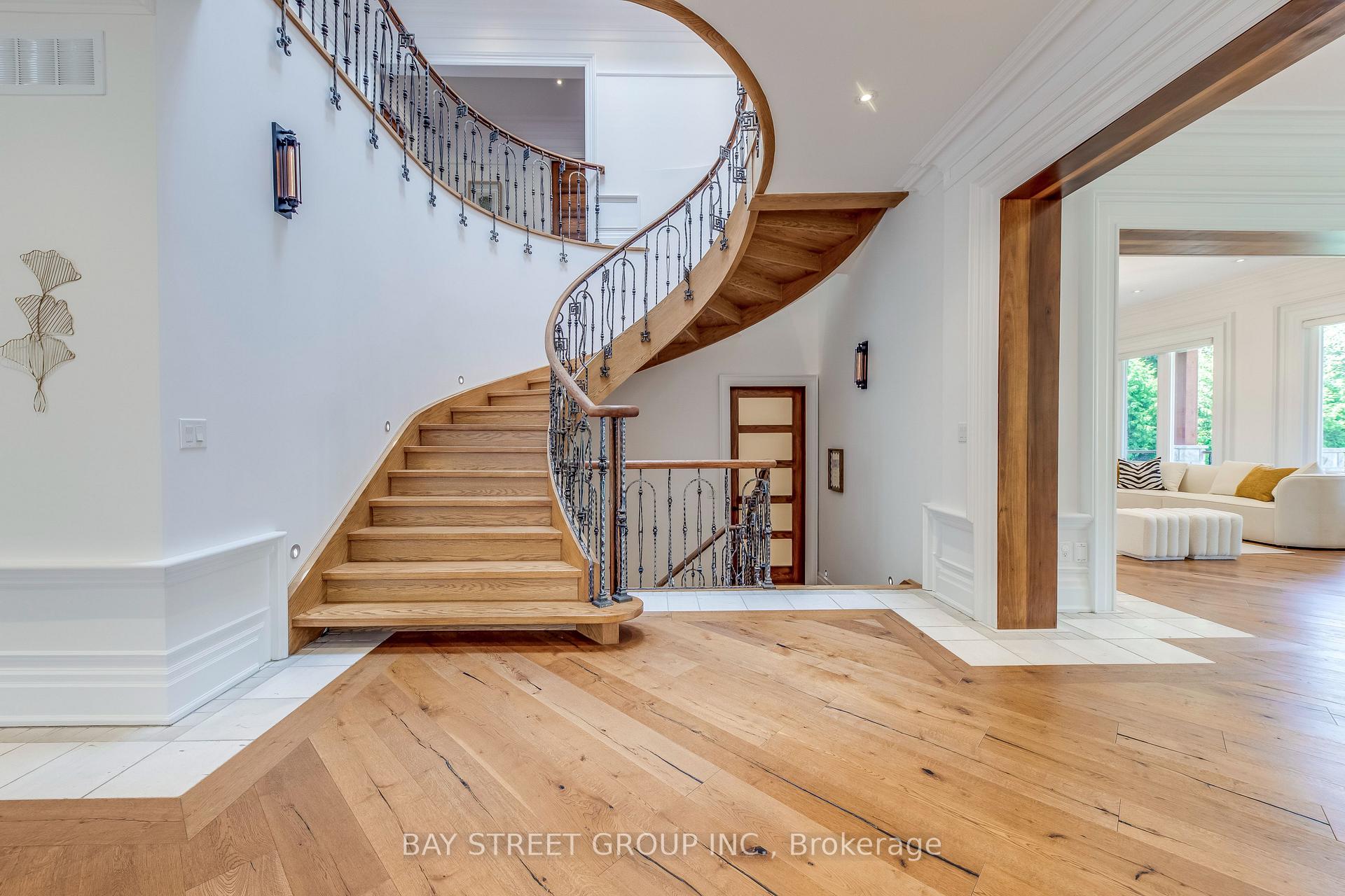 Photo 14 of 132 Crestwood Road, Vaughan, Crestwood-Springfarm-Yorkhill — HOMEH
