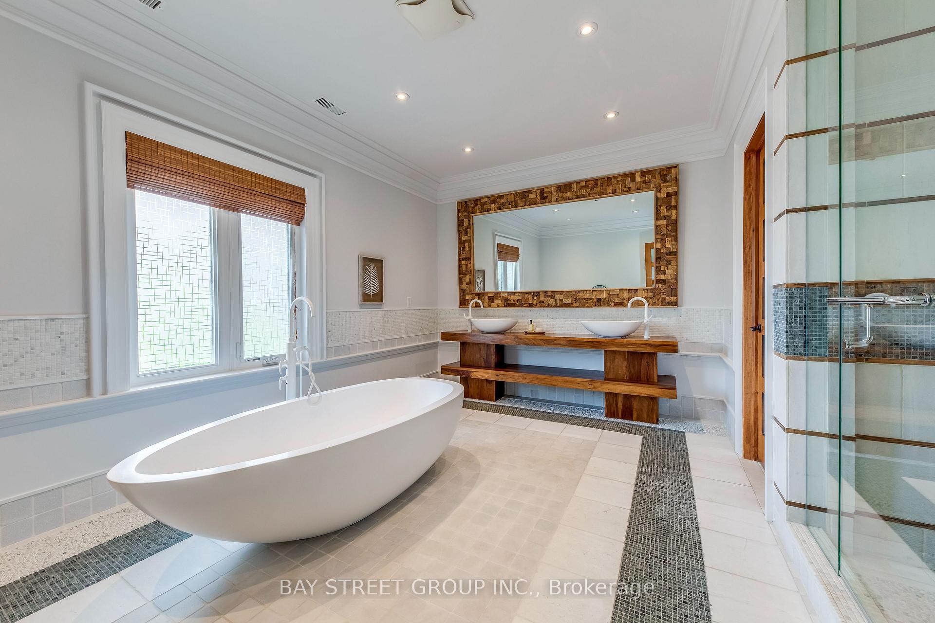 Photo 23 of 132 Crestwood Road, Vaughan, Crestwood-Springfarm-Yorkhill — HOMEH