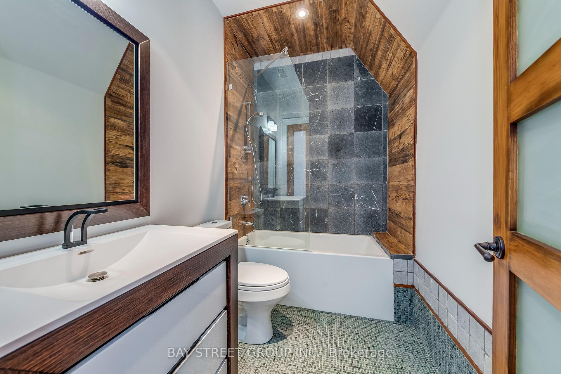 Photo 17 of 132 Crestwood Road, Vaughan, Crestwood-Springfarm-Yorkhill — HOMEH