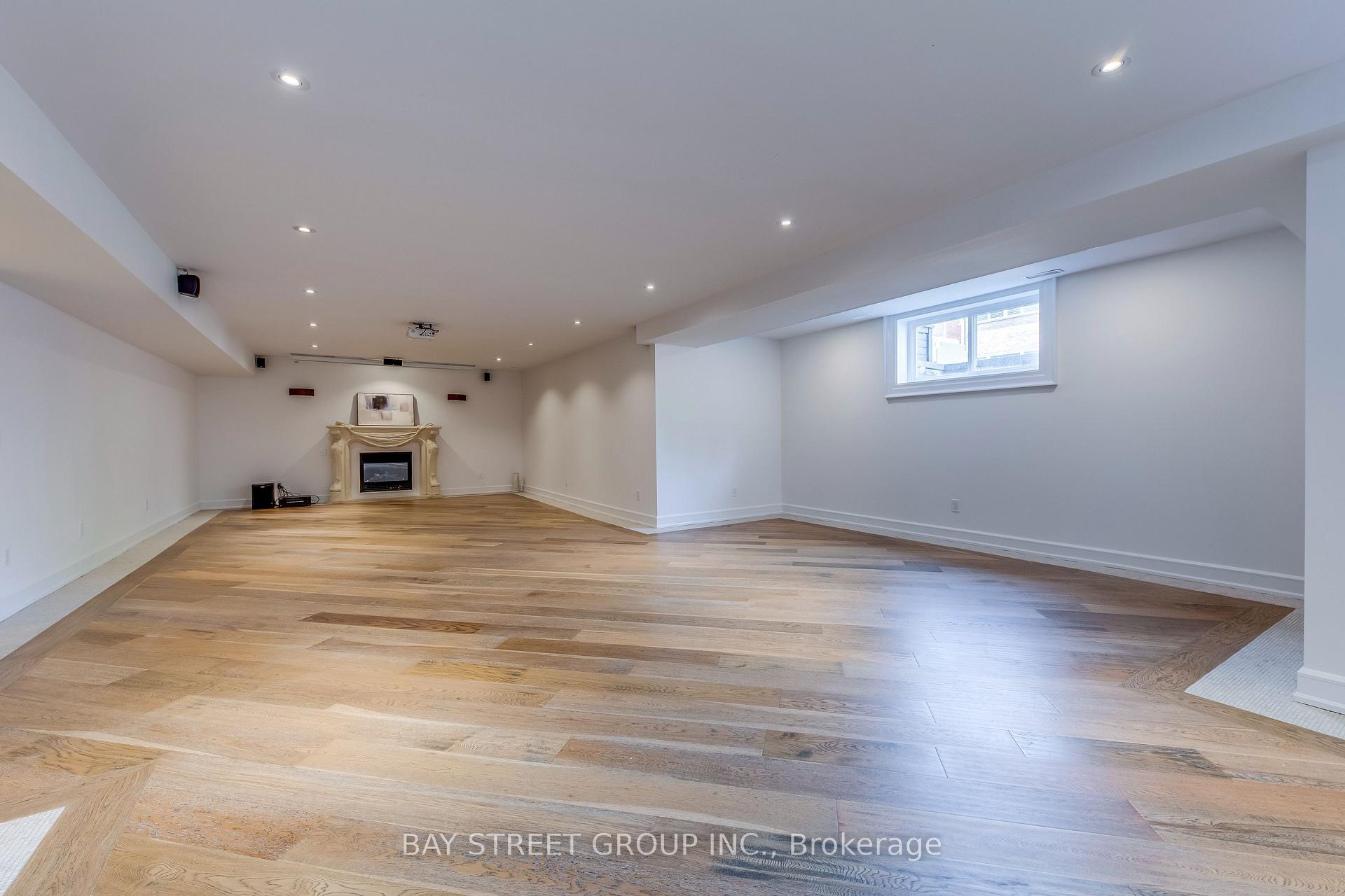 Photo 44 of 132 Crestwood Road, Vaughan, Crestwood-Springfarm-Yorkhill — HOMEH